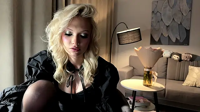 Snapshot of EvelineMolima chatting on May 7, 2026, 8:34 pm EvelineMolima online show from May 7, 2026, 8:34 pm