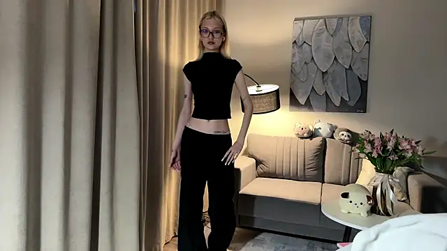 Snapshot of EvelineMolima chatting on May 11, 2026, 6:16 pm EvelineMolima online show from May 11, 2026, 6:16 pm