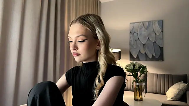 Snapshot of EvelineMolima chatting on April 13, 2026, 5:06 pm EvelineMolima online show from April 13, 2026, 5:06 pm
