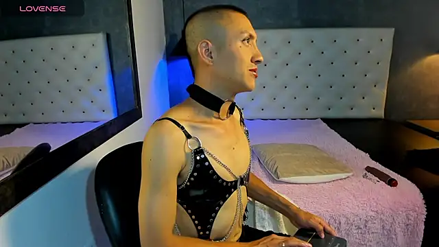 Jara Chick online show from April 23, 2026, 8:10 pm