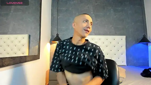 Jara Chick online show from May 27, 2026, 8:05 pm