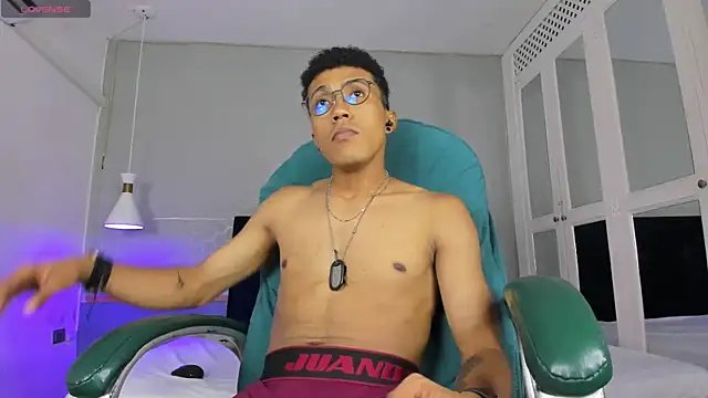 Snapshot of Kall_Ell_ chatting on April 11, 2026, 8:12 pm Kall Ell online show from April 11, 2026, 8:12 pm