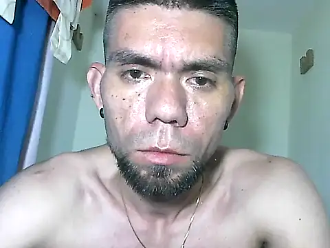 Snapshot of thomas2wood chatting on May 19, 2026, 12:04 am thomas2wood online show from May 19, 2026, 12:04 am