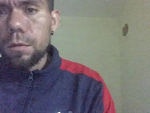 Snapshot of thomas2wood chatting on May 17, 2026, 11:49 pm thomas2wood online show from May 17, 2026, 11:49 pm