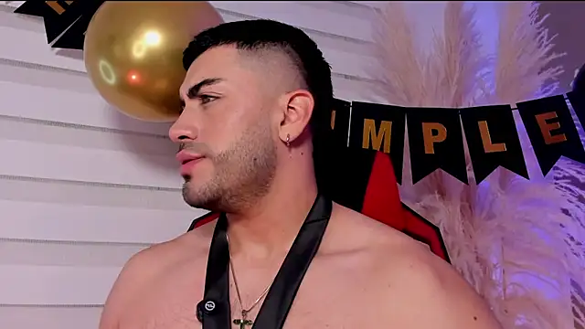 Snapshot of Alexander_Diazz chatting on May 11, 2026, 4:04 pm Alexander Diazz online show from May 11, 2026, 4:04 pm