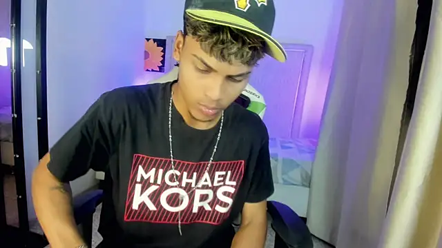 Angel foxc  online show from May 4, 2026, 3:54 am