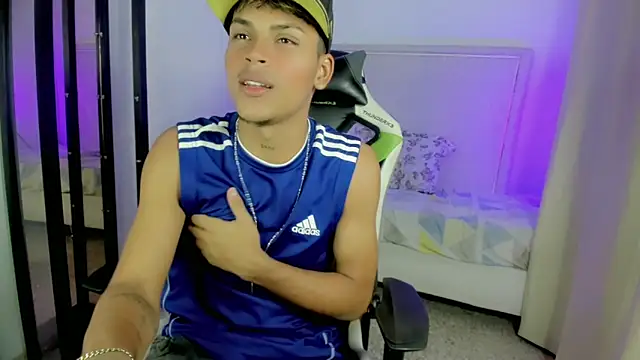 Angel foxc  online show from May 5, 2026, 4:04 am