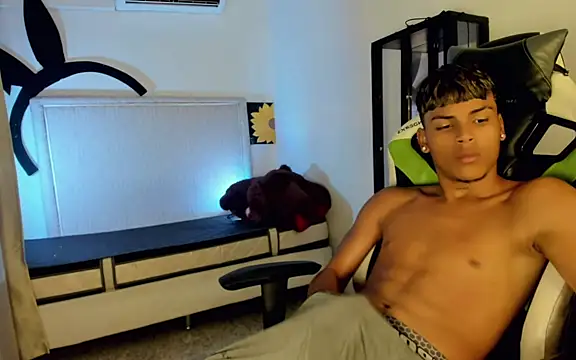 Angel foxc  online show from April 27, 2026, 5:38 am