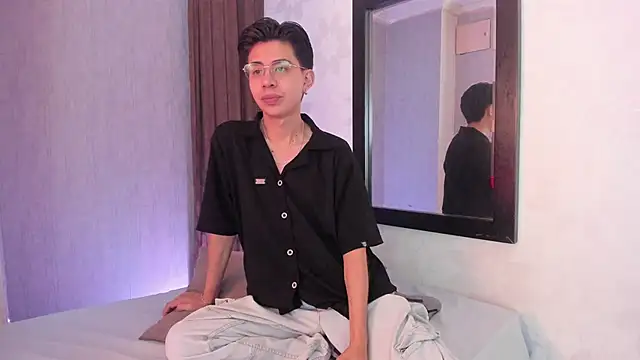 Snapshot of youn_rider chatting on May 16, 2026, 7:35 pm youn rider online show from May 16, 2026, 7:35 pm
