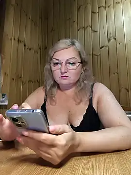White-Chocolatte online show from May 19, 2026, 4:03 pm