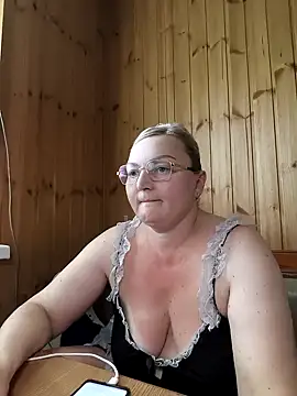 White-Chocolatte online show from May 7, 2026, 1:03 pm