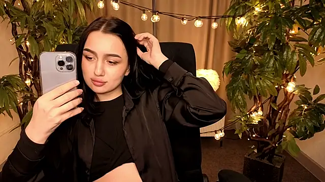 MargaretParker online show from April 10, 2026, 11:39 am