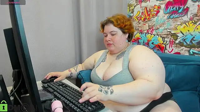 Snapshot of Sew_Sunny chatting on April 23, 2026, 12:50 am Sew Sunny online show from April 23, 2026, 12:50 am