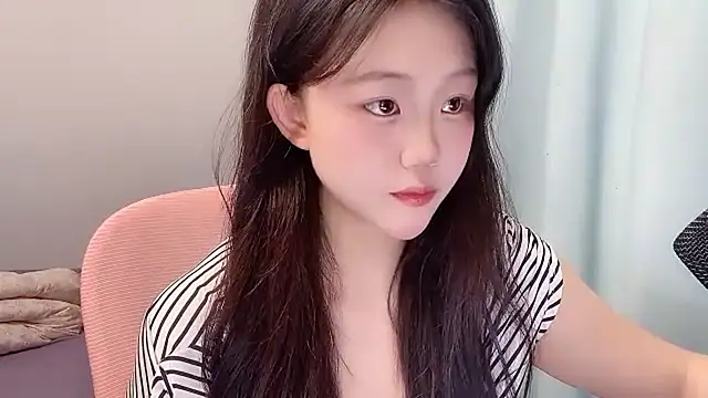 Lilababy00 online show from April 29, 2026, 1:04 pm