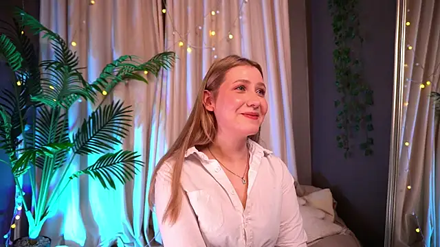 Snapshot of Emilicious chatting on April 8, 2026, 8:05 am Emilicious online show from April 8, 2026, 8:05 am