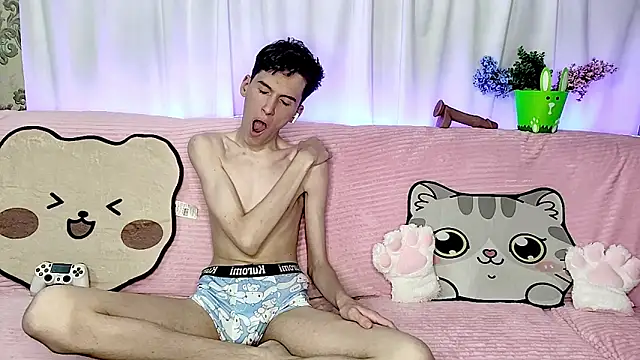 GoodBoyLuca online show from June 15, 2026, 11:04 pm