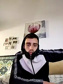 locuraypasion00 online show from April 7, 2026, 1:24 pm