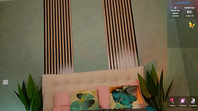 kittylunaa online show from July 10, 2026, 9:53 am
