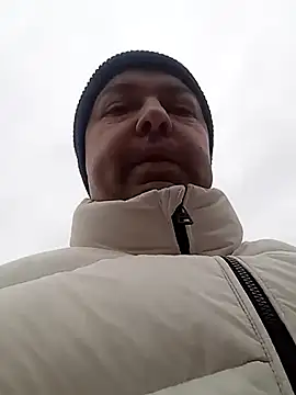 Snapshot of Luceriusbigass chatting on December 18, 2025, 11:14 am Luceriusbigass online show from December 18, 2025, 11:14 am