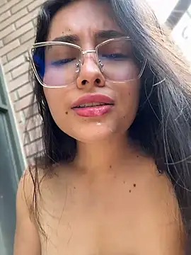 Snapshot of VioletRousee chatting on June 25, 2026, 2:33 pm VioletRousee online show from June 25, 2026, 2:33 pm