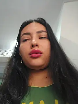 Snapshot of VioletRousee chatting on July 17, 2026, 2:14 pm VioletRousee online show from July 17, 2026, 2:14 pm