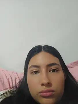 Snapshot of VioletRousee chatting on July 6, 2026, 7:27 pm VioletRousee online show from July 6, 2026, 7:27 pm