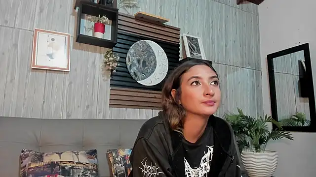 Snapshot of Alucarda666 chatting on May 15, 2026, 3:59 am Alucarda666 online show from May 15, 2026, 3:59 am