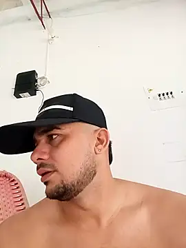 Snapshot of franDuxxx chatting on April 8, 2026, 1:56 pm franDuxxx online show from April 8, 2026, 1:56 pm