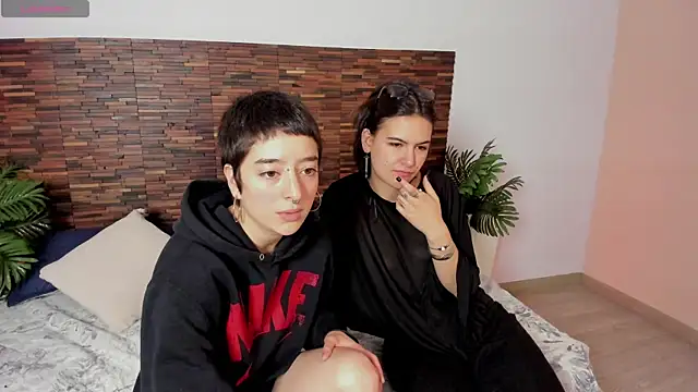 Snapshot of Atheena__ chatting on May 19, 2026, 1:18 pm Atheena online show from May 19, 2026, 1:18 pm
