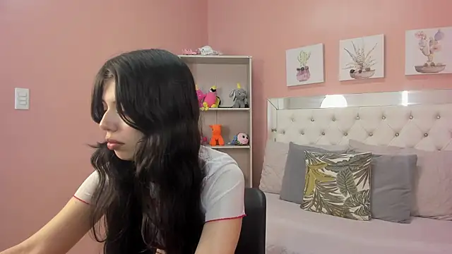 Sophie Copers online show from May 15, 2026, 7:45 pm