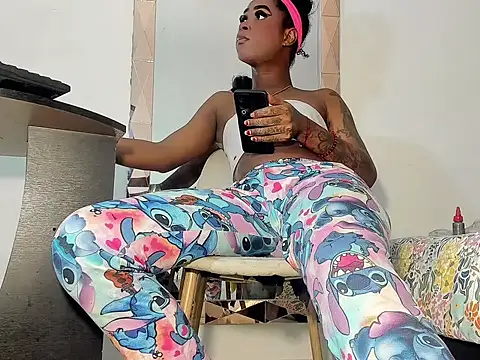 Snapshot of HUGE_BLACKCOCK chatting on April 28, 2026, 3:38 pm HUGE BLACKCOCK online show from April 28, 2026, 3:38 pm