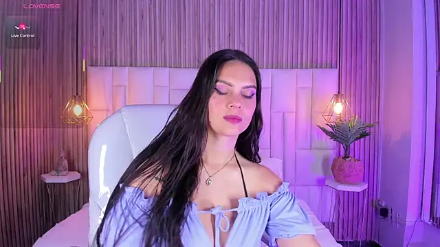 NicolSantos online show from May 1, 2026, 11:48 am