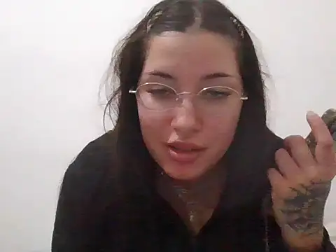 Snapshot of cherryxxox chatting on April 15, 2026, 7:14 am cherryxxox online show from April 15, 2026, 7:14 am