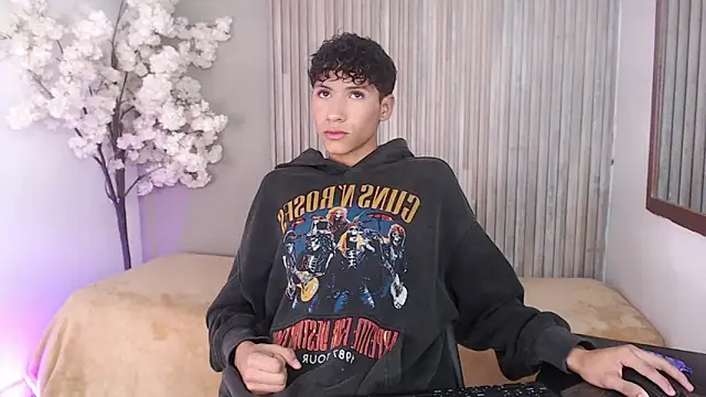 Velvet An online show from April 12, 2026, 1:58 pm