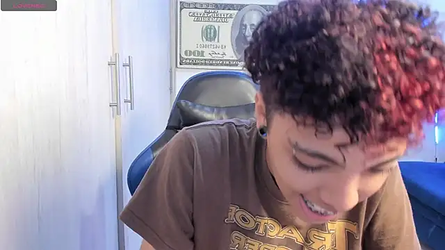 axel luxxx online show from April 27, 2026, 2:04 pm