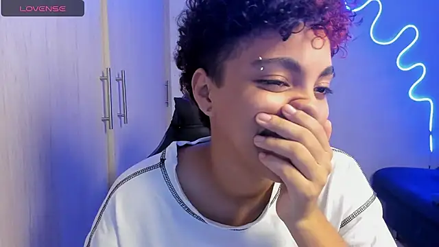 axel luxxx online show from April 22, 2026, 1:12 am