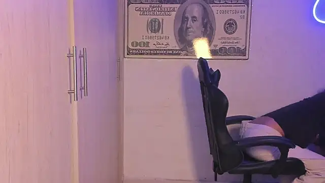 axel luxxx online show from April 23, 2026, 11:17 pm