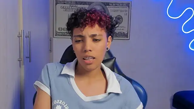 axel luxxx online show from April 23, 2026, 5:47 am