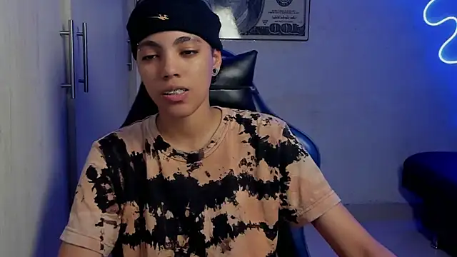 axel luxxx online show from April 25, 2026, 4:37 am