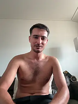 Snapshot of Serttssikici chatting on August 9, 2026, 4:02 pm Serttssikici online show from August 9, 2026, 4:02 pm
