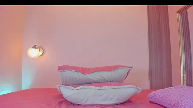 Snapshot of MiaFoxxx5 chatting on April 10, 2026, 7:21 pm MiaFoxxx5 online show from April 10, 2026, 7:21 pm