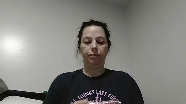 lily1982 online show from May 4, 2026, 4:32 pm