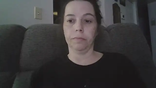 lily1982 online show from May 4, 2026, 3:54 am