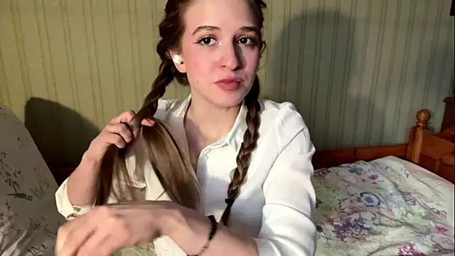 Snapshot of BambiBlush chatting on May 15, 2026, 1:53 pm BambiBlush online show from May 15, 2026, 1:53 pm