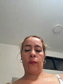 Natigoonzalez online show from May 10, 2026, 3:47 pm