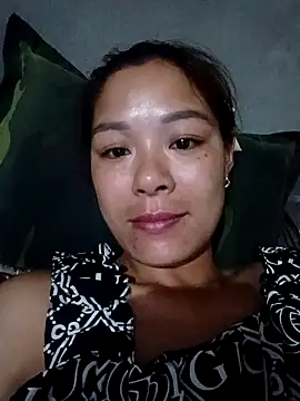 Snapshot of mia0033 chatting on April 19, 2026, 6:21 pm mia0033 online show from April 19, 2026, 6:21 pm