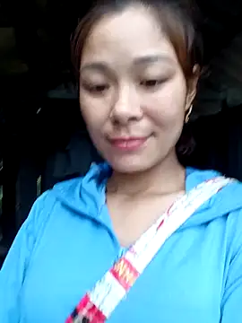 Snapshot of mia0033 chatting on May 1, 2026, 10:31 am mia0033 online show from May 1, 2026, 10:31 am