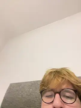 Snapshot of ardqreal chatting on April 8, 2026, 10:44 pm ardqreal online show from April 8, 2026, 10:44 pm