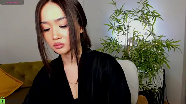 Snapshot of Riddle_Lay chatting on April 15, 2026, 9:37 am Riddle Lay online show from April 15, 2026, 9:37 am