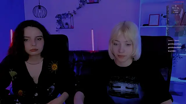 Snapshot of mia_mooon_ chatting on April 25, 2026, 11:02 am mia mooon online show from April 25, 2026, 11:02 am
